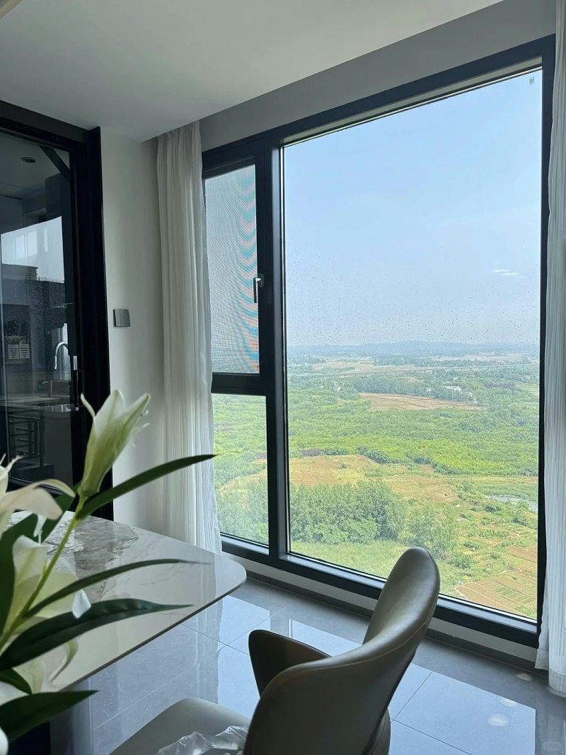 如果你家也有一扇绿意翻涌的春日限定窗景_1_伊盾门窗_来自小红书网页版